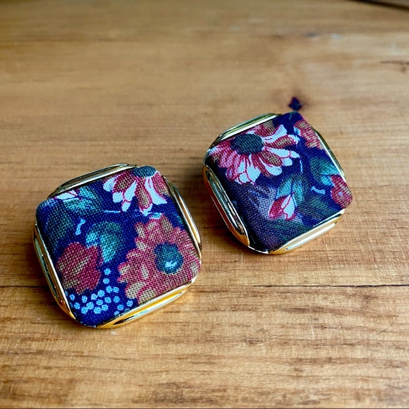Vintage | Floral Gold-tone Fabric PiercedEarrings - Picture 2 of 7